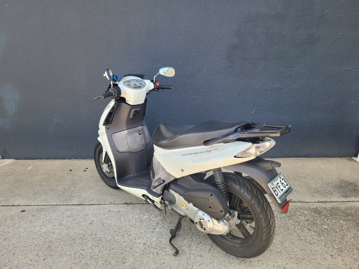 2010 APRILIA SPORTCITY CUBE 300 WHITE