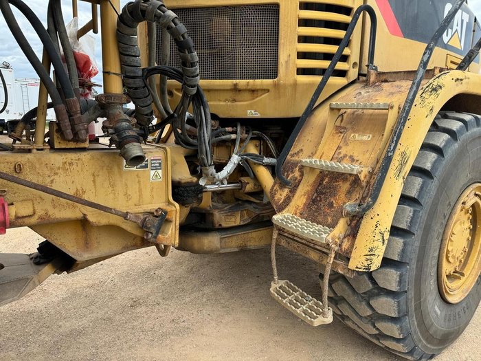 2005 Caterpillar 725