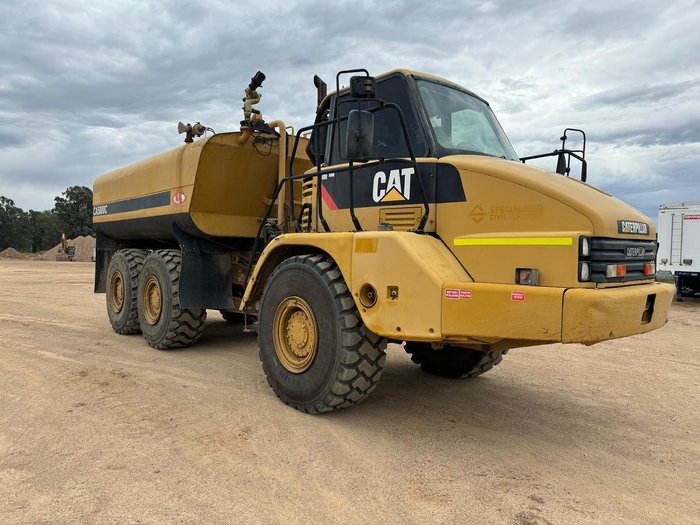 2005 Caterpillar 725