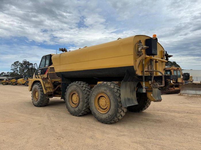 2005 Caterpillar 725