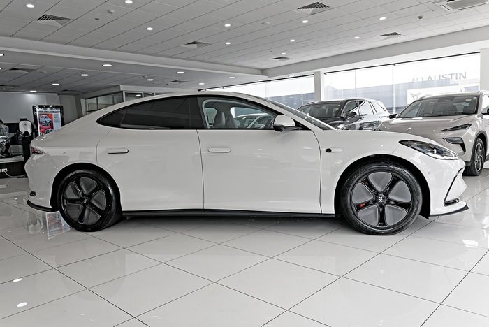 2025 MG IM5 Premium