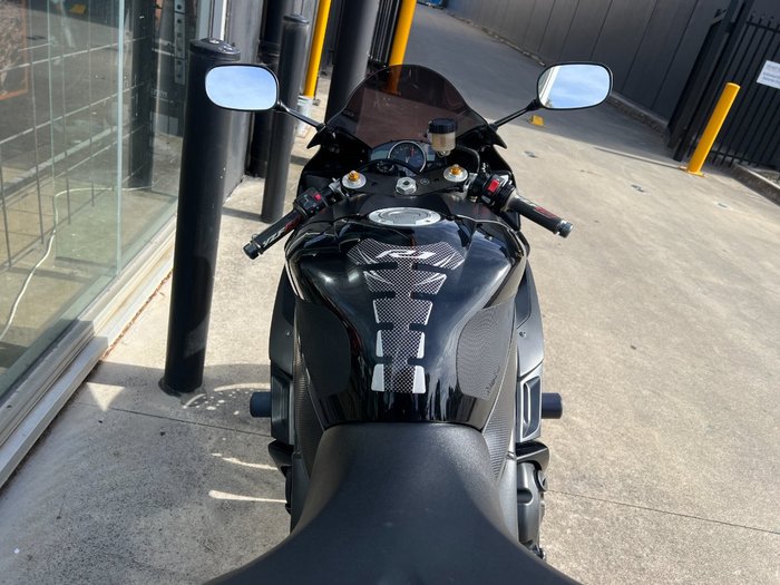 2005 Yamaha YZF-R1 BLACK