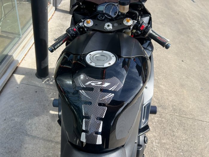 2005 Yamaha YZF-R1 BLACK