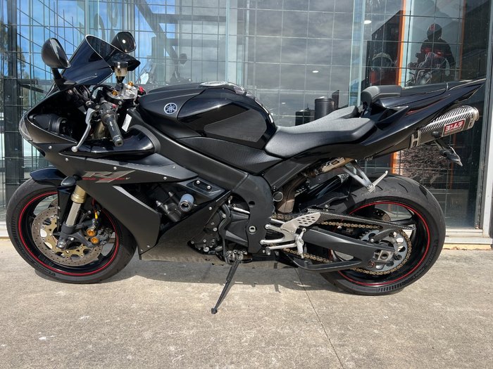2005 Yamaha YZF-R1 BLACK