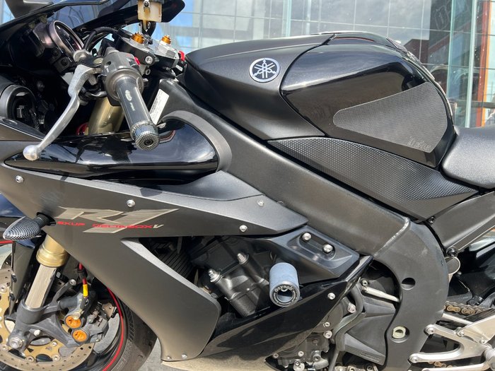 2005 Yamaha YZF-R1 BLACK