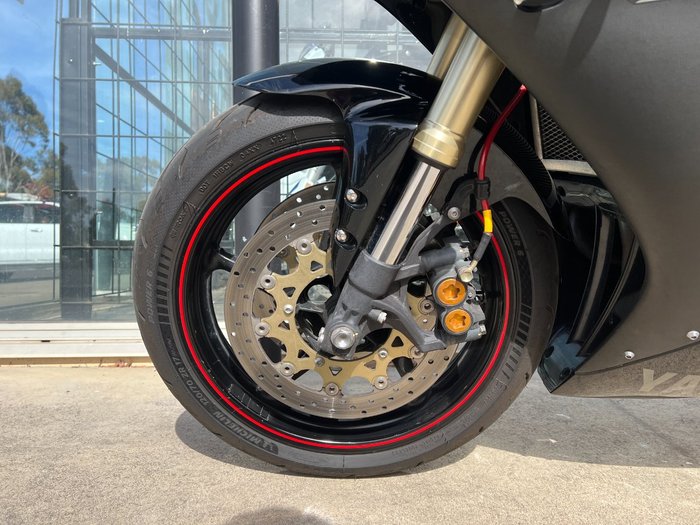 2005 Yamaha YZF-R1 BLACK