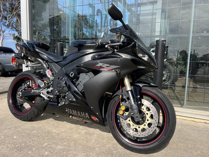 2005 Yamaha YZF-R1 BLACK