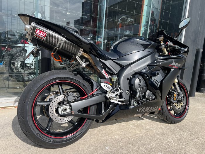 2005 Yamaha YZF-R1 BLACK