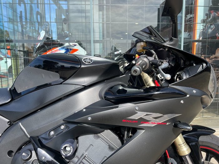 2005 Yamaha YZF-R1 BLACK