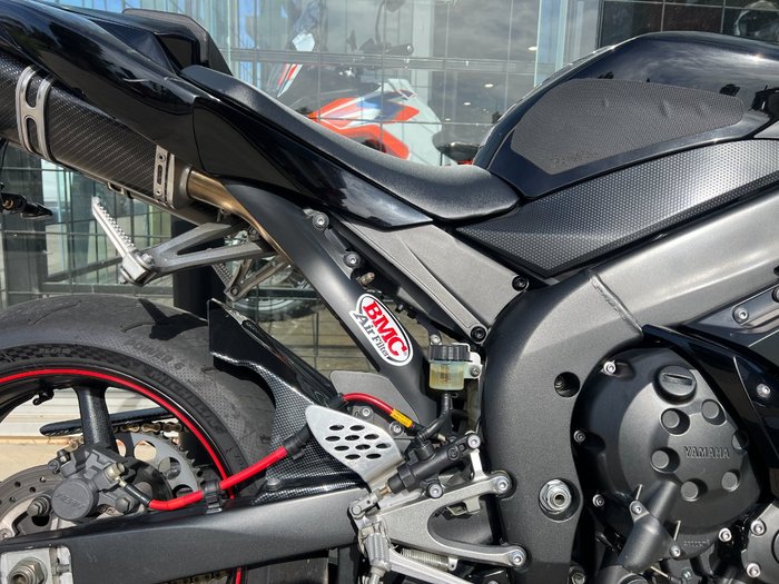 2005 Yamaha YZF-R1 BLACK