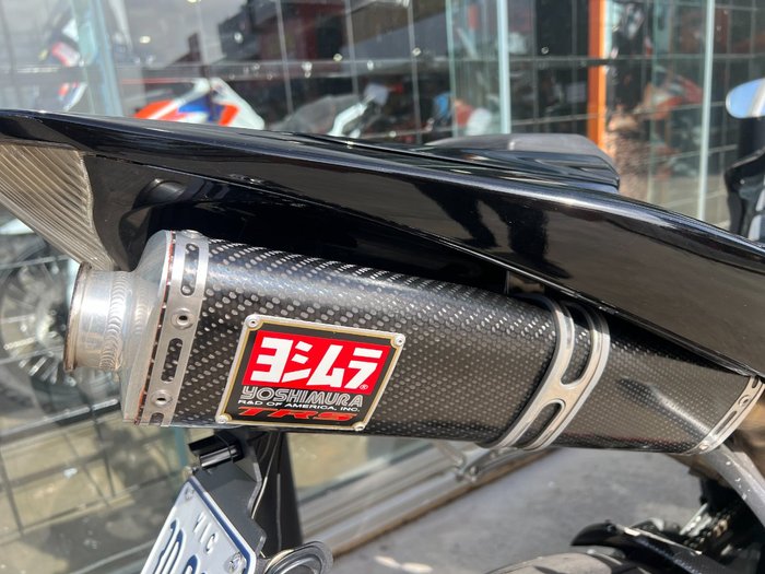 2005 Yamaha YZF-R1 BLACK