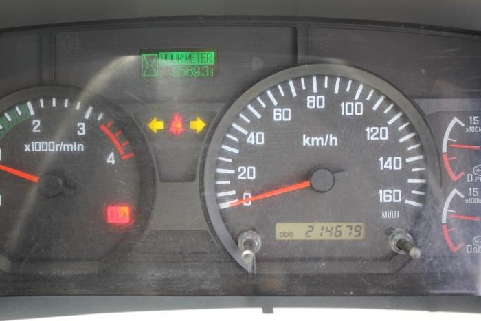 2011 Isuzu F Series FSS 550 WHITE