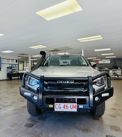 2024 Isuzu D-MAX 2024 Isuzu D-MAX 4x4 Crew Cab Chassis LSM 3.0L Automatic Mercury Silver (568)