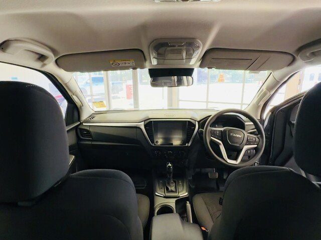 2024 Isuzu D-MAX 2024 Isuzu D-MAX 4x4 Crew Cab Chassis LSM 3.0L Automatic Mercury Silver (568)