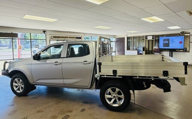 2024 Isuzu D-MAX 2024 Isuzu D-MAX 4x4 Crew Cab Chassis LSM 3.0L Automatic Mercury Silver (568)