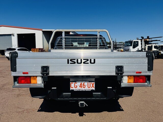 2025 Isuzu D-MAX 2024 Isuzu D-Max 4X4 Crew Cab Chassis-3.0L Turbo Diesel Automatic 92025 Build) Granite Grey (588)