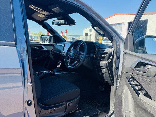 2025 Isuzu D-MAX 2024 Isuzu D-Max 4X4 Crew Cab Chassis-3.0L Turbo Diesel Automatic 92025 Build) Granite Grey (588)