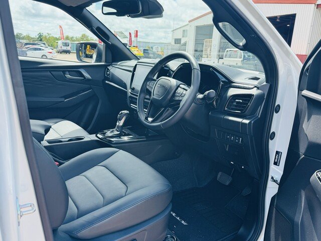 2025 Isuzu D-MAX 2024 Isuzu D-Max 4X4 Crew Cab UTE BLADE 3.0L Automatic Moonstone White (575)