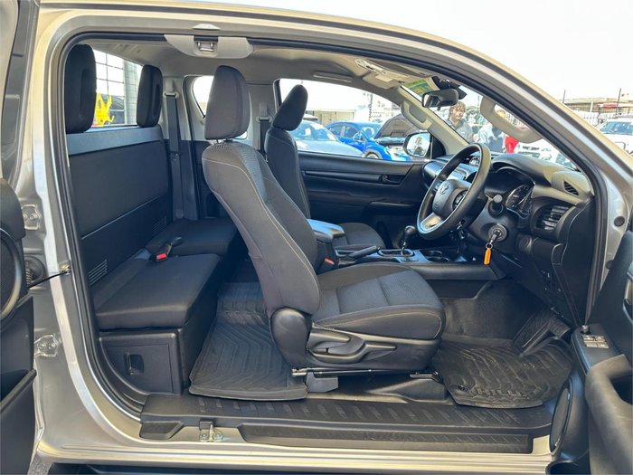 2022 Toyota Hilux SR