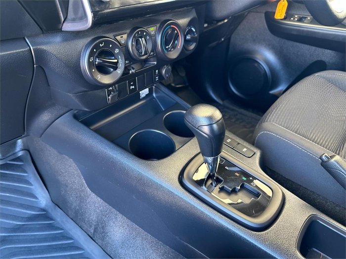 2022 Toyota Hilux SR