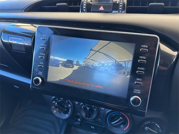 2022 Toyota Hilux SR