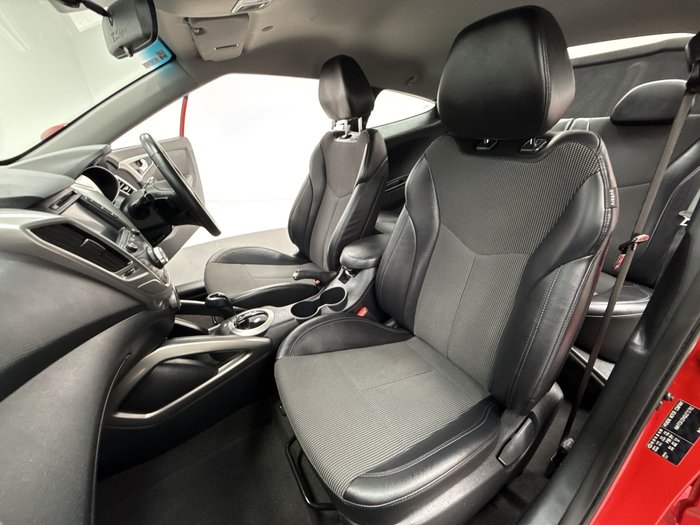 2015 Hyundai Veloster (No Badge)