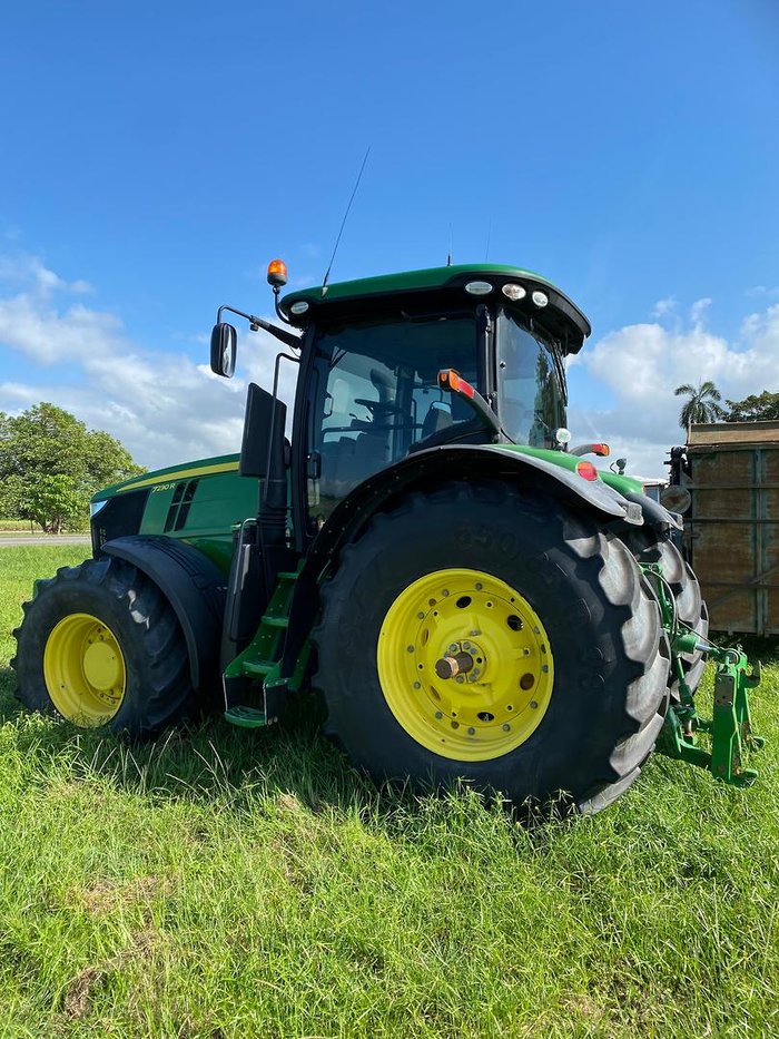 John Deere 7230R