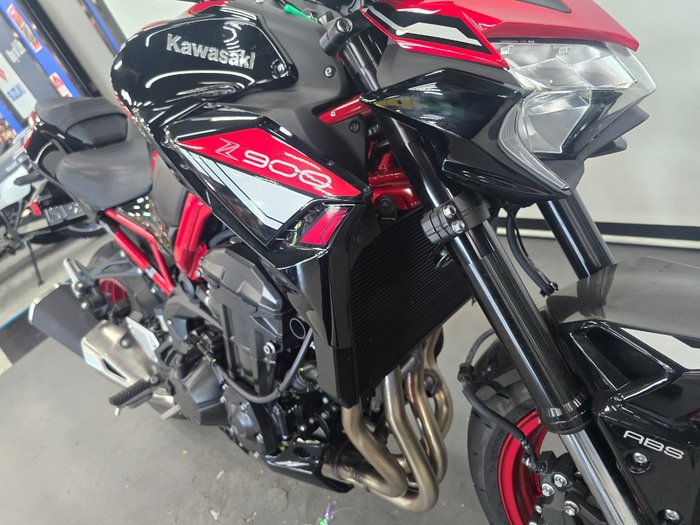 2024 Kawasaki Z900 (ZR900) Red