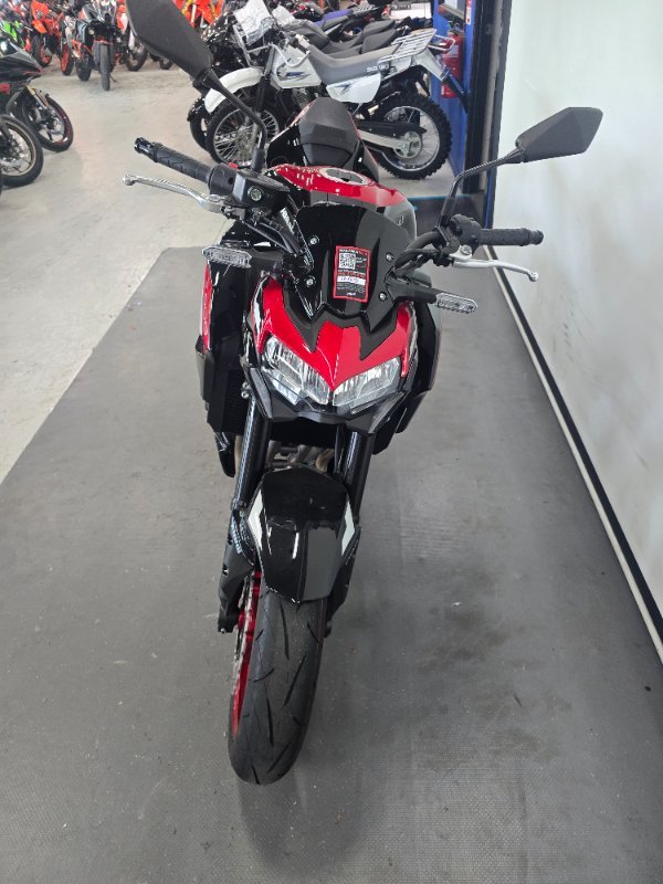 2024 Kawasaki Z900 (ZR900) Red