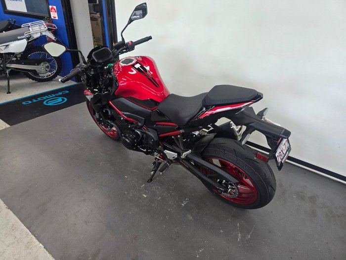 2024 Kawasaki Z900 (ZR900) Red