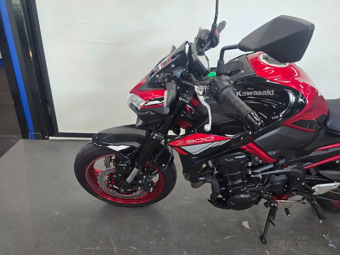 2024 Kawasaki Z900 (ZR900) Red