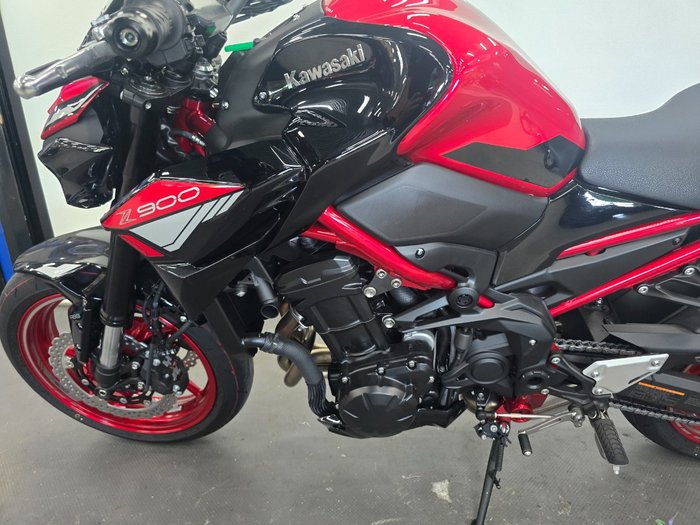2024 Kawasaki Z900 (ZR900) Red