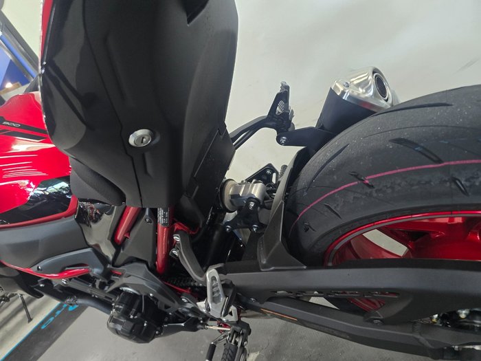 2024 Kawasaki Z900 (ZR900) Red