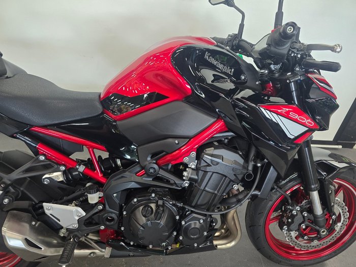 2024 Kawasaki Z900 (ZR900) Red