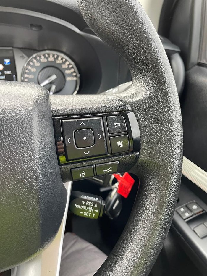 2022 Toyota Hilux SR