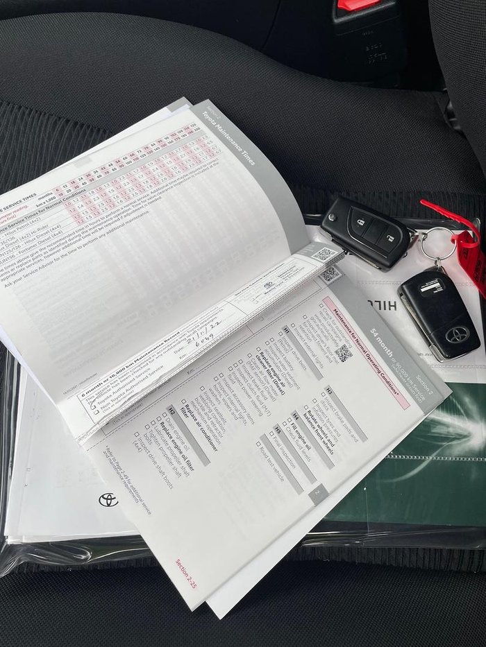 2022 Toyota Hilux SR