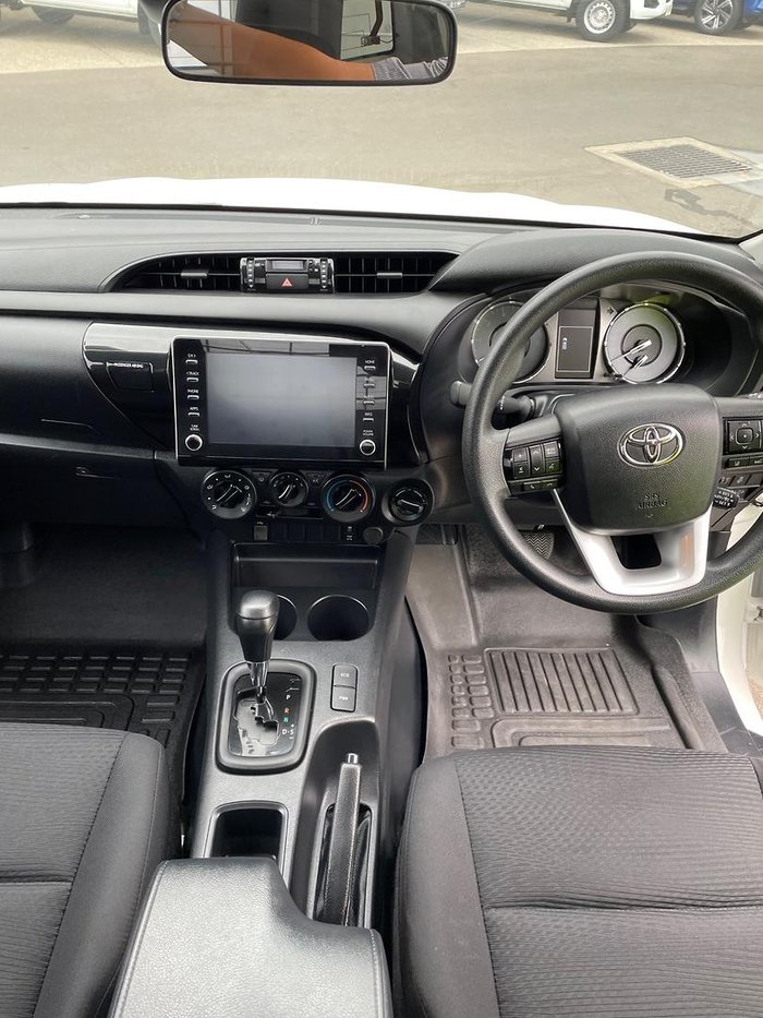 2022 Toyota Hilux SR