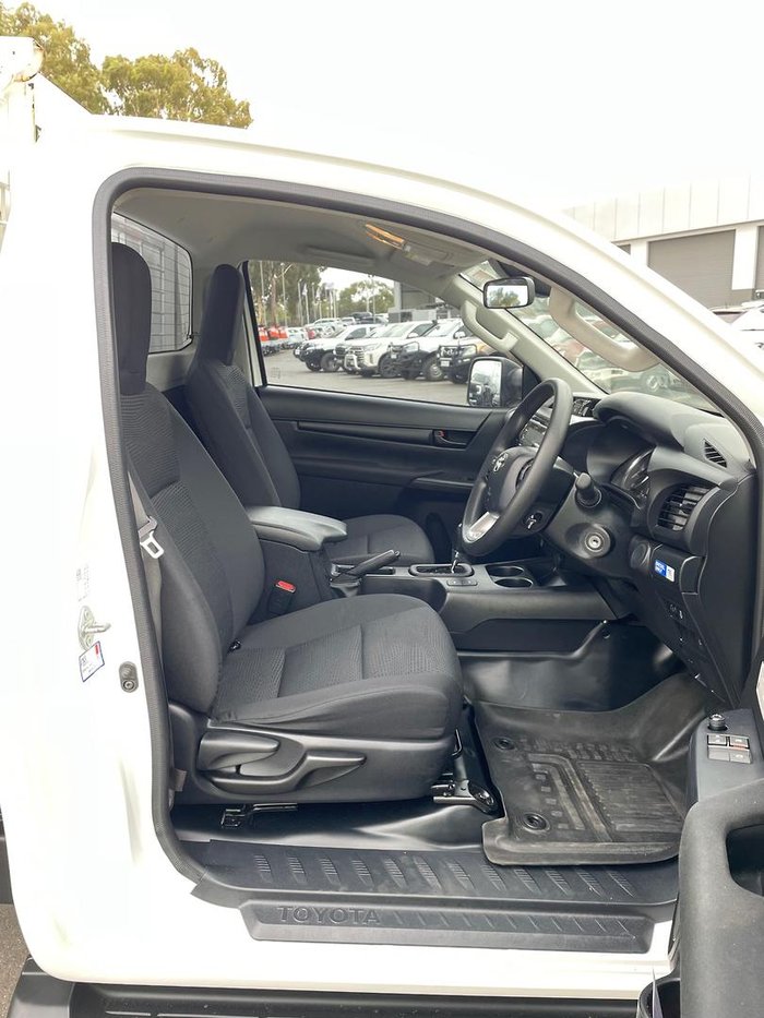 2022 Toyota Hilux SR