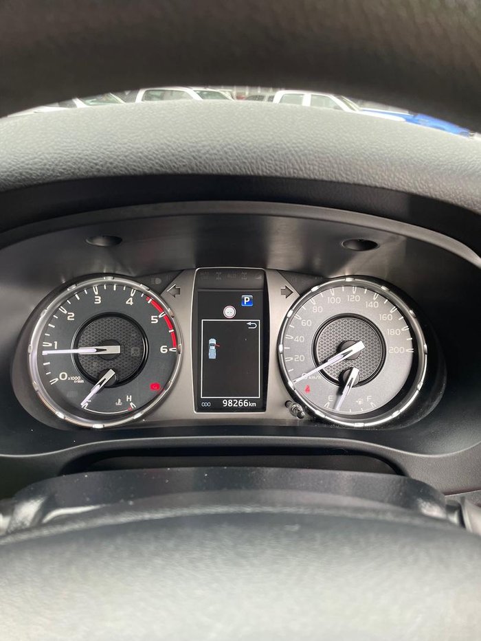 2022 Toyota Hilux SR