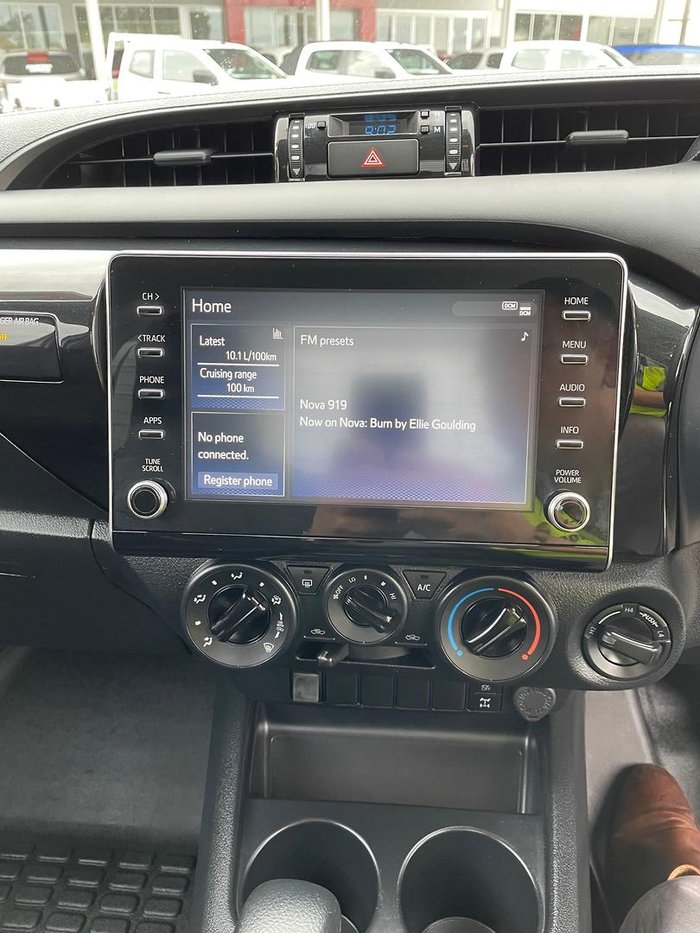 2022 Toyota Hilux SR