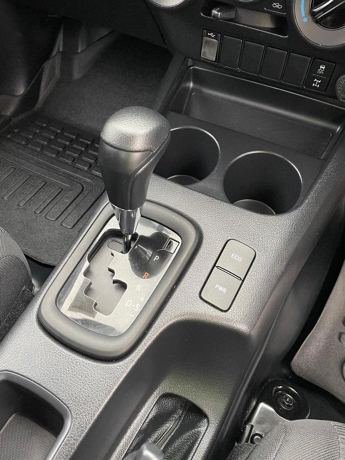 2022 Toyota Hilux SR