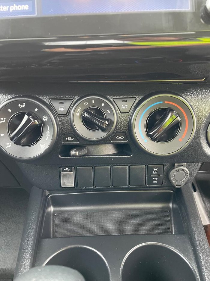 2022 Toyota Hilux SR