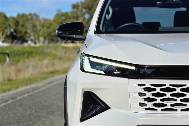 2025 Toyota Hilux SR5 48V