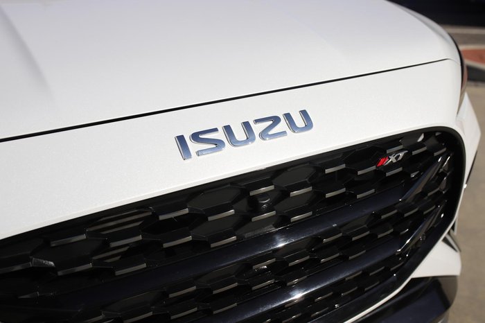 2025 Isuzu MU-X X-TERRAIN