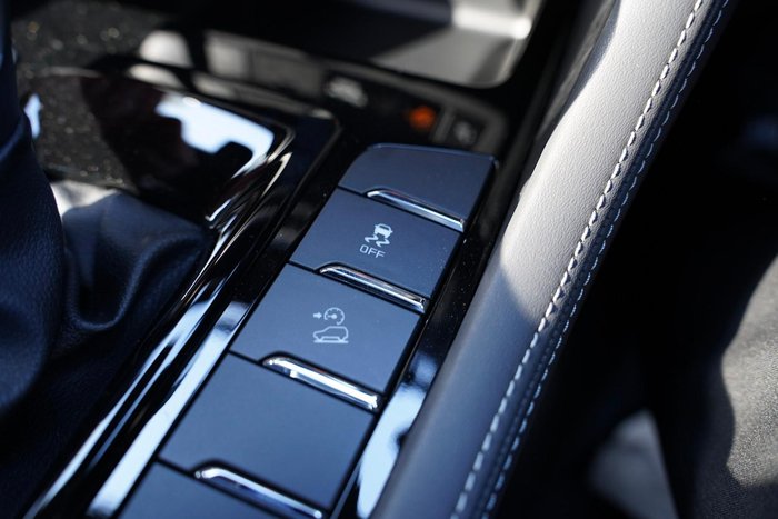 2025 Isuzu MU-X LS-T