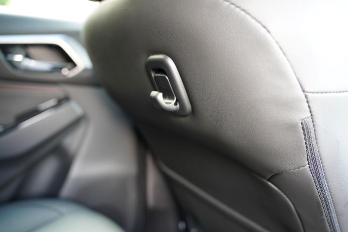 2025 Isuzu MU-X X-TERRAIN