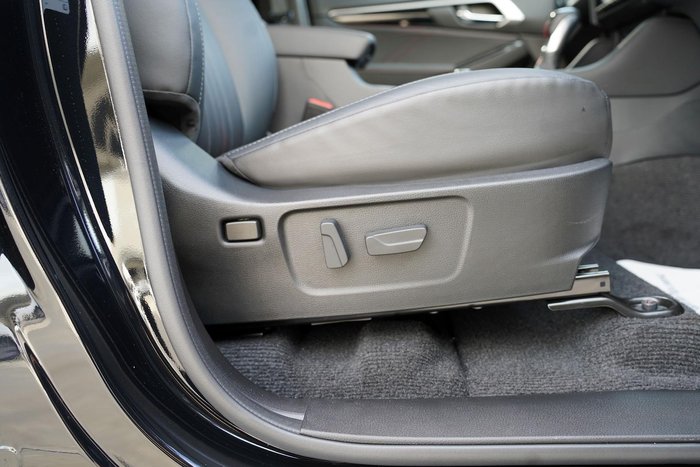 2025 Isuzu MU-X X-TERRAIN