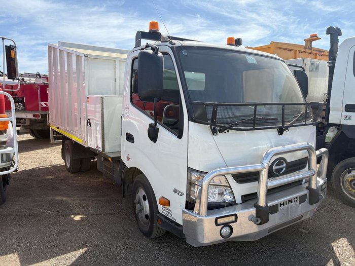 2016 Hino 300 716 wood chipper WHITE