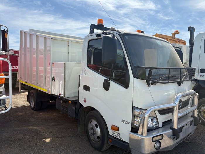 2016 Hino 300 716 wood chipper WHITE