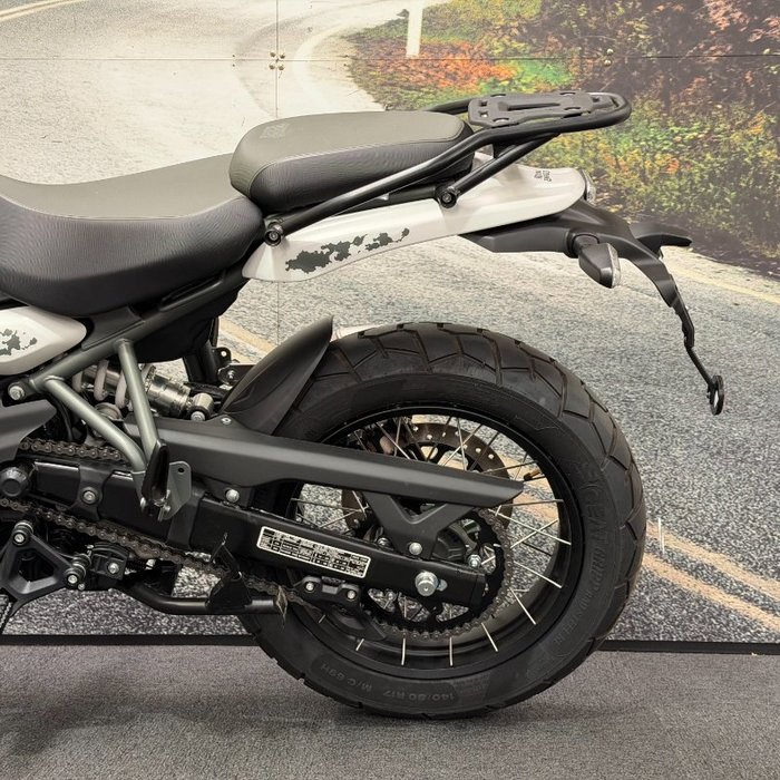 2025 Royal Enfield HIMALAYAN 450 White